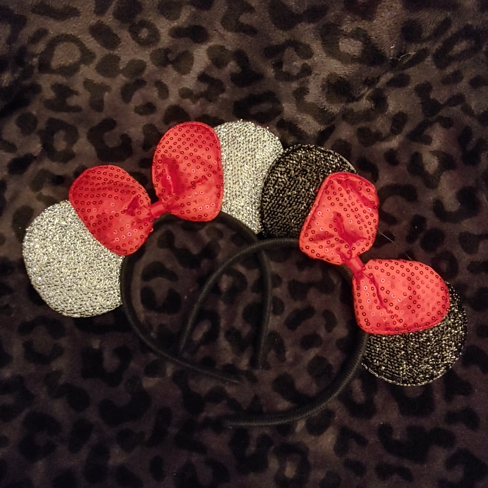 Minnie Mouse ears (1)
